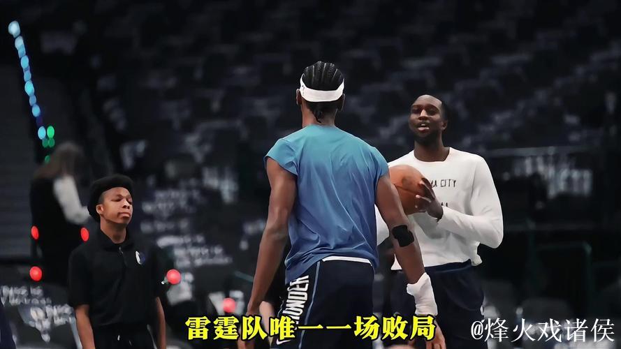 拓记:开拓者连常规中锋都没有,瀚森脸部挫伤因被伊迪撞击 拓记:开拓者连常规中锋都没有,瀚森脸部挫伤因被伊迪撞击