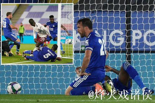 首尾大战 “枪手”赢球靠“乌龙” 首尾大战 “枪手”赢球靠“乌龙”